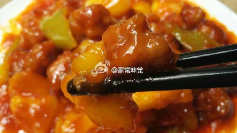 菠萝咕噜肉,口感清新解腻。!