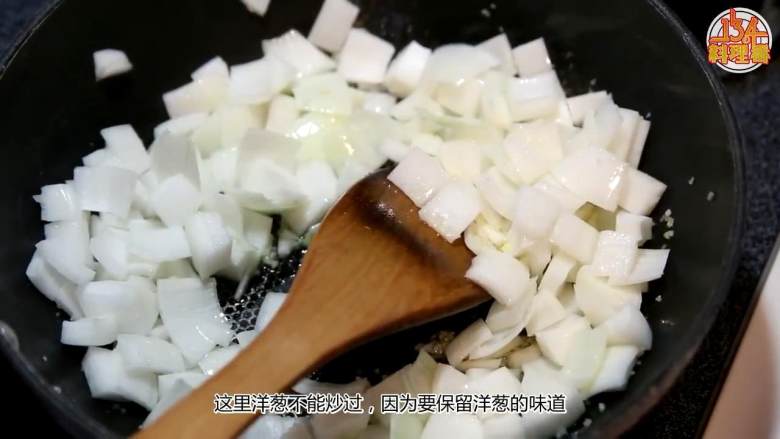南印度风咖喱,另起油锅，爆香姜蒜末后加入洋葱炒出香味
