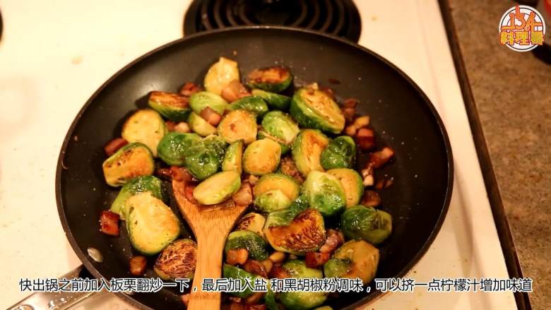 圣诞特辑【配菜】,3-4 最后加入板栗,加盐、黑胡椒粉调味,挤一点<a style='color:red;display:inline-block;' href='/shicai/ 919'>柠檬汁</a>增加味道即可