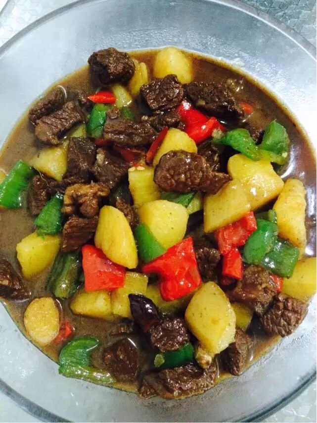 土豆烧牛肉,这颜色这香气,真的会让人忍不住多吃一碗饭