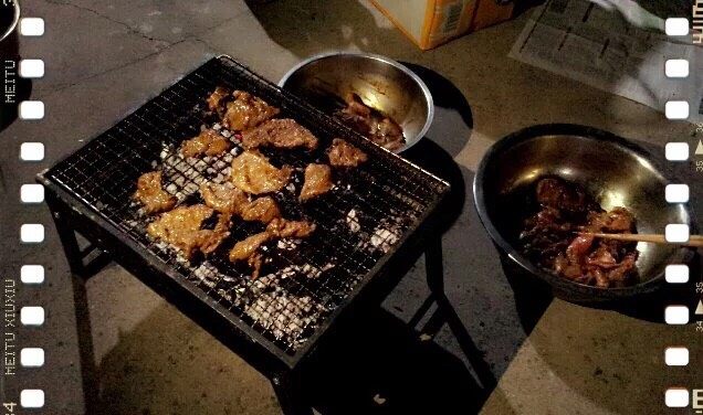 自制超赞天台bbq,上烤炉烧烤，我喜欢8分熟的肉肉
