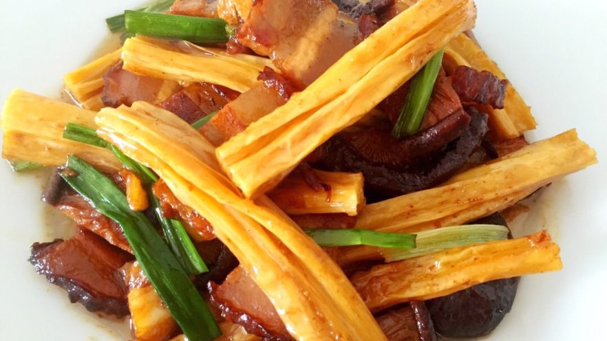 烧肉香菇炒腐竹