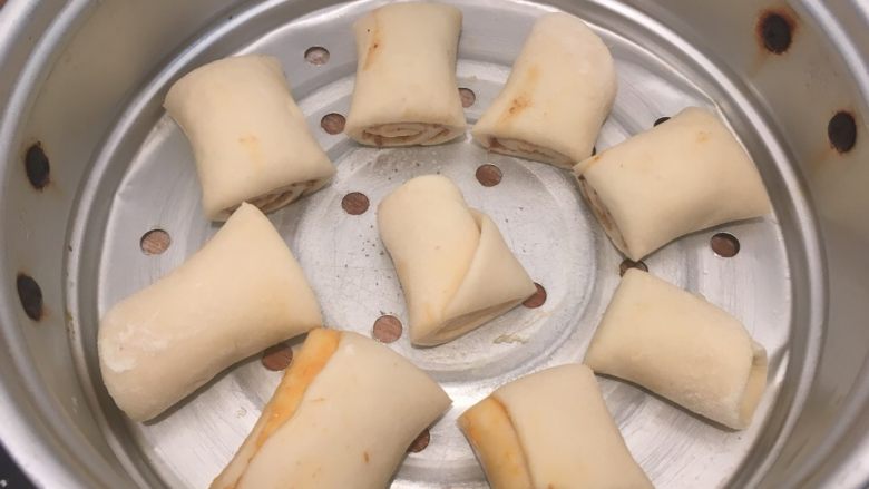 独制香辣酱包,放锅里继续发酵一会开始蒸,
