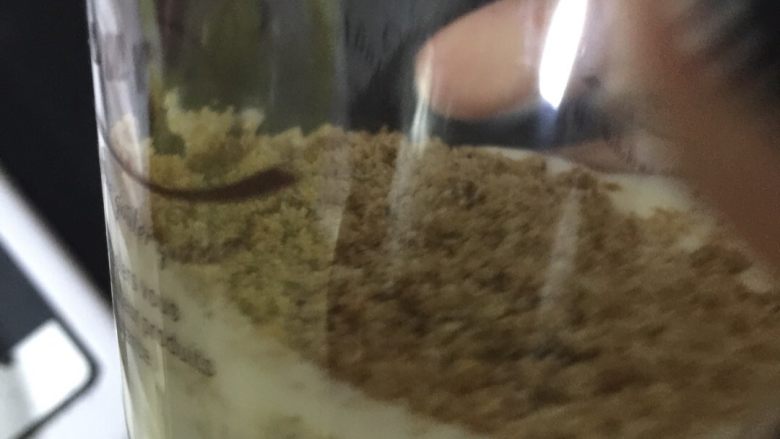 木糠杯,再一层饼干,然后再奶油再饼干,如此循环,