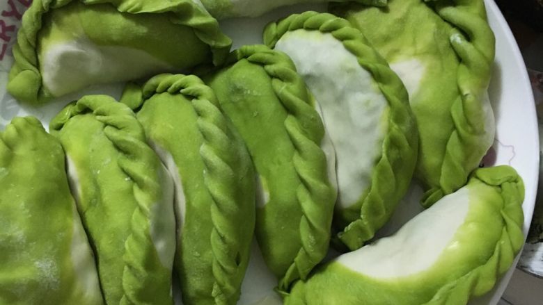 翡翠饺子,开始包饺子啦!这个是成品图!有木有很漂亮
