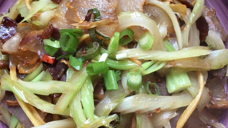 腊肉炒芹菜