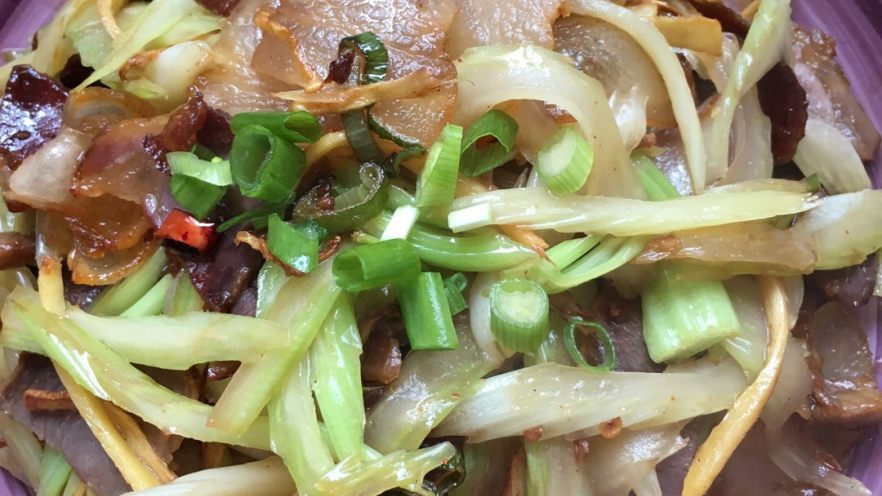 腊肉炒芹菜