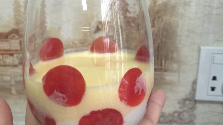 🍹夏·思慕雪杯Smoothies,缓慢倒入杯中