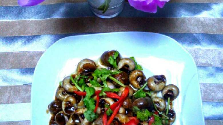 #烟台特色小吃,酱爆海蚍蛴#,一盘味道鲜美,酱香味浓厚的海蚍蛴就出锅喽