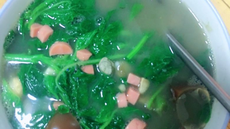 水煮白苋菜,家清水烧开后放苋菜煮 煮软后加入准备好的材料 加盐<a style='color:red;display:inline-block;' href='/shicai/ 5506'>麻油</a>调味  入味后可盛锅  步骤很简单就不上细节图啦