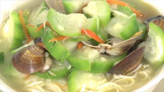 蛤蜊絲瓜湯麵