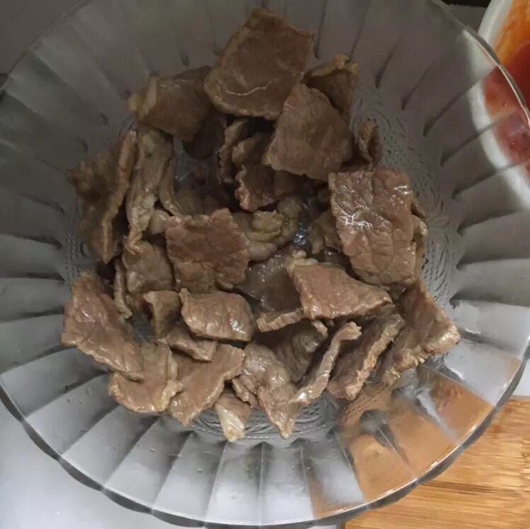 香椒牛肉,牛肉收汁,捞起
