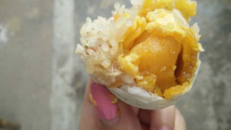 黄金糯米蛋,成品出来了,味道鲜美,好吃不腻哦