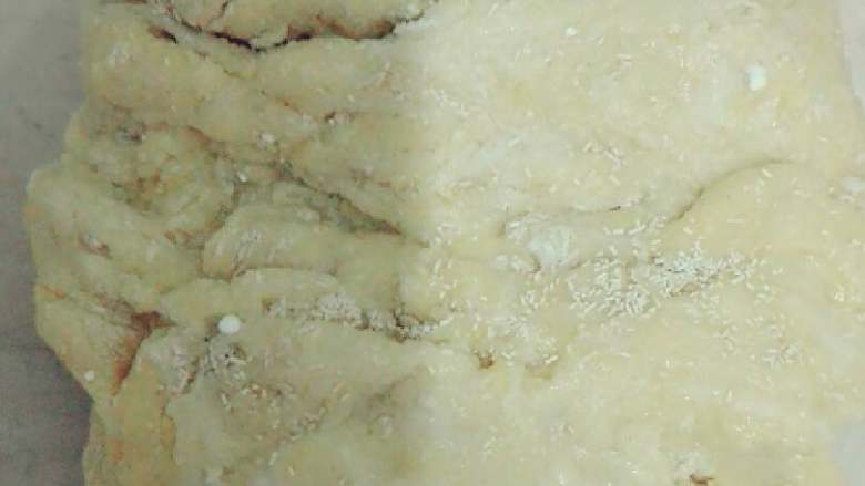 果蔬披萨,揉面大家都会就不做介绍了，（<a style='color:red;display:inline-block;' href='/shicai/ 9'>鸡蛋</a>和面）只要做成披萨底就好了，然后用叉子叉很多小洞洞，这个忘记拍照了