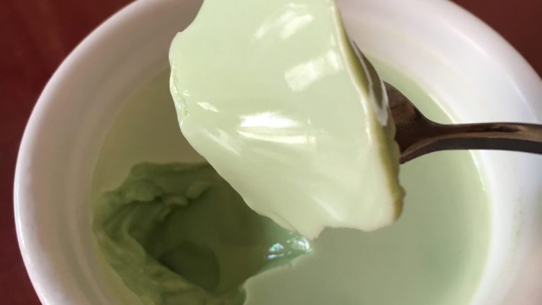 青汁布丁🍮,开吃咯!青汁布丁底下会有少许粉状沉淀,是正常现象