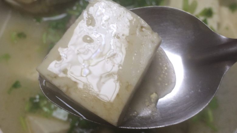 鲫鱼豆腐汤,豆腐也是软软的，简直就是大爱呀
