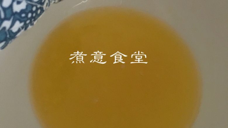 网红奶酪包#甜蜜美味#,30分钟后加入黄油,重新设置发面程序,启动。发面1小时30分钟。