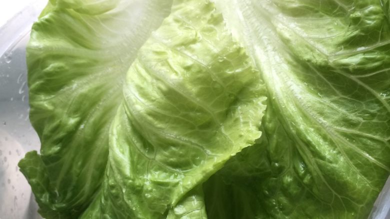 牛肉生菜卷,生菜选取里面几层的,颜色翠绿好看,而且嫩!