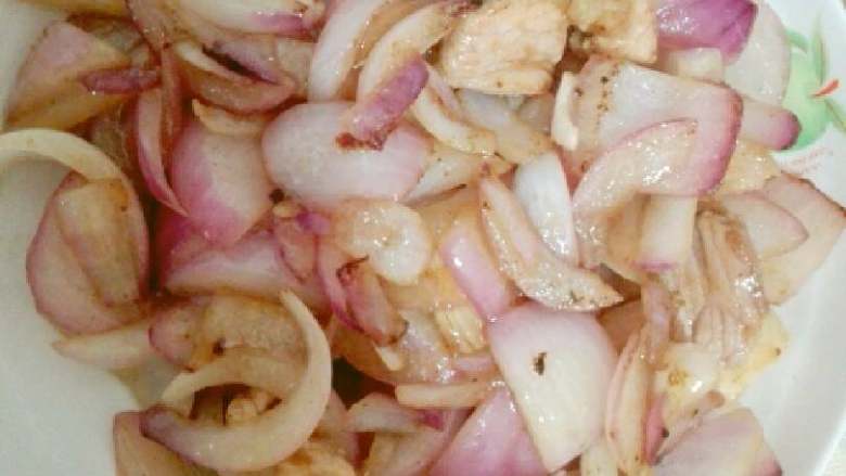 排毒养颜之洋葱炒肉,出锅