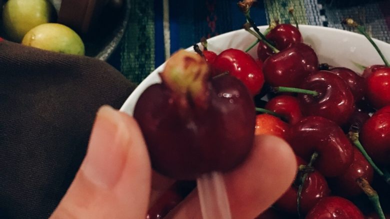 樱桃酱🍒,洗干净后用吸管从后面把核顶出来