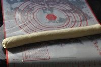 白馒头,最后搓成长条,切成均匀等分。一个面团大约为50克左右。
