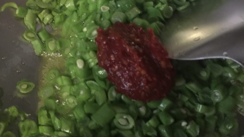 豆拌豆,如图，无须给盐之类咸味。