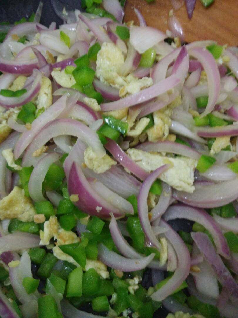 洋葱圆椒炒鸡蛋