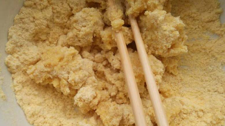 #芹菜叶窝窝团#,玉米面,豆面,用开水烫一半,等凉了,在用凉水调合