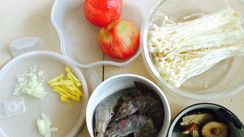 菇菇番茄大虾,准备好食材