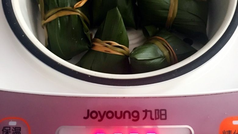 柠味水晶粽,冷水入锅水开计时煮半小时,焖十五分钟