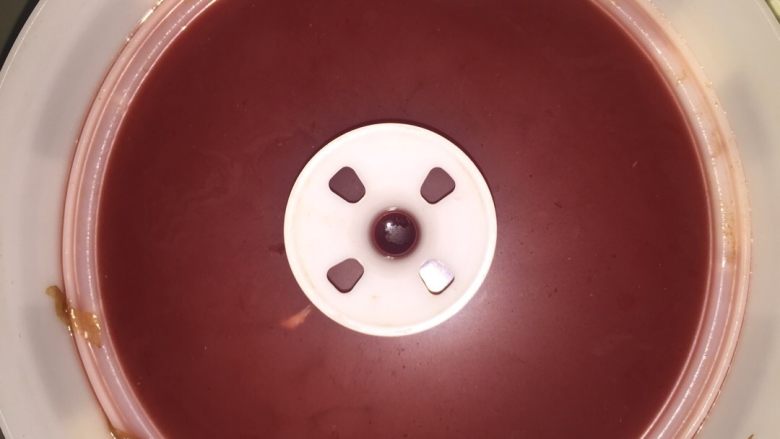 水果酵素(玫瑰花陈酿酵素),养护15−20天后密封,经历三个月以上养护期后完成发酵,美美的玫瑰陈酿酵素可以分装饮用
