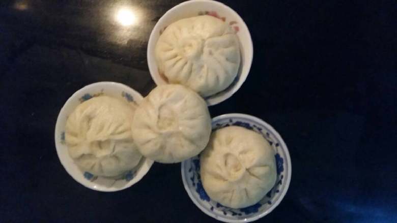 葱香肉包子,包子样子不是很好,可松软可口可好吃了。