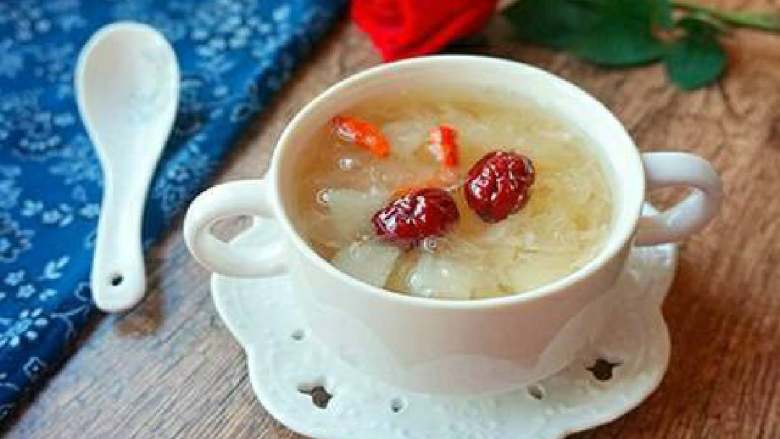 银耳雪梨羹
