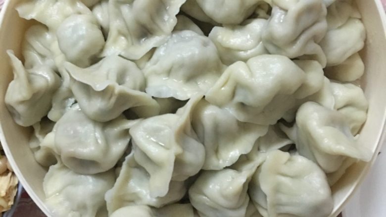 猪肉韭菜饺子,出锅,开吃。