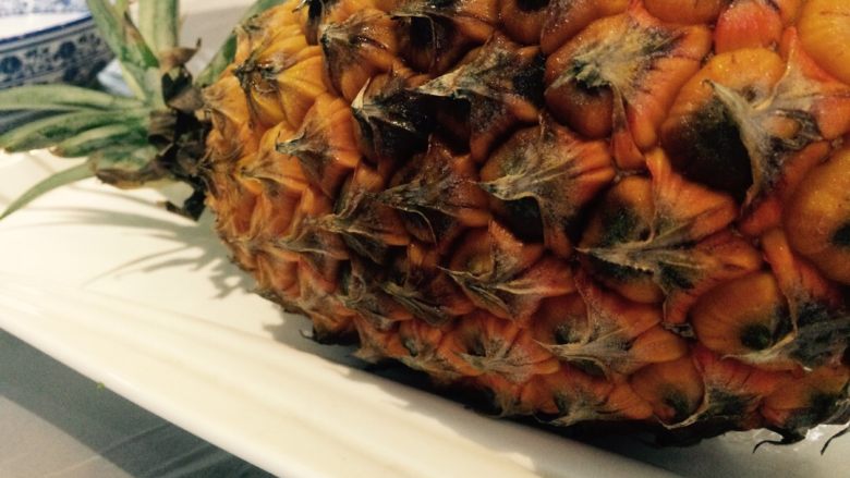 菠萝古老肉,取<a style='color:red;display:inline-block;' href='/shicai/ 597'>菠萝</a>