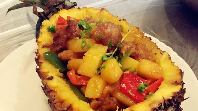 菠萝古老肉,撒上<a style='color:red;display:inline-block;' href='/shicai/ 3250'>葱</a>花，上菜。相互学习！