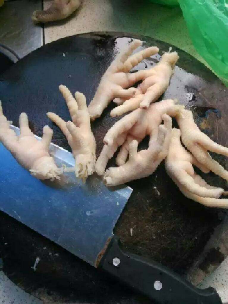 电饭锅盐焗鸡脚,捞上来去甲