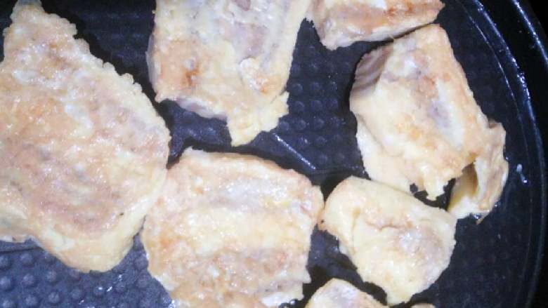 鸡蛋煎馍,反正煎致两面金黄色,就可以出锅了
