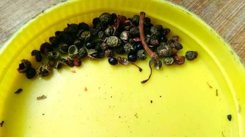 家庭版麻婆豆腐,<a style='color:red;display:inline-block;' href='/shicai/ 700'>花椒</a>麻椒备好