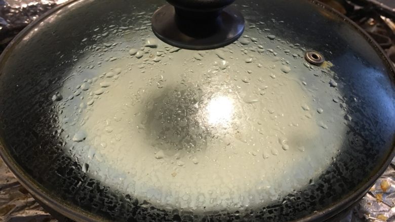 芒果糯米糍,开水中火蒸25分钟,用筷子搅拌中间看看有没有流,如有就在蒸会。