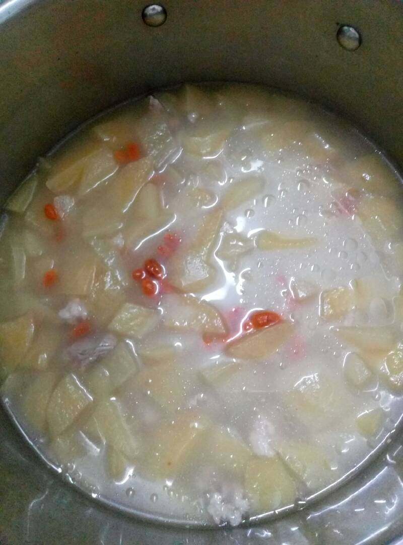 苹果猪肉枸杞汤