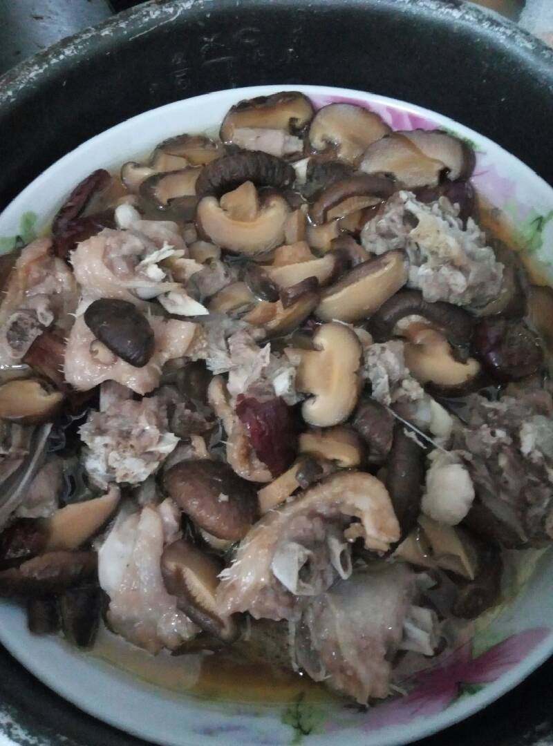 香菇红枣滑鸡