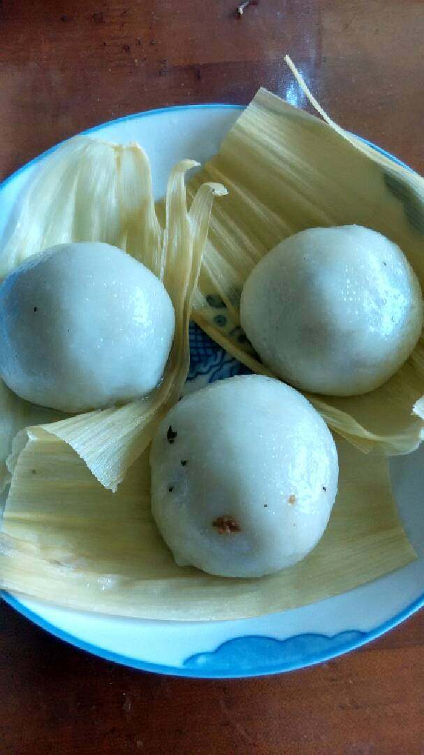 叶儿粑,出锅装盘就歺。