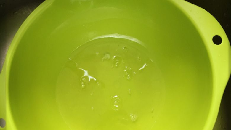 可可樱桃慕斯蛋糕,无水!无油!盆准备打发蛋白。