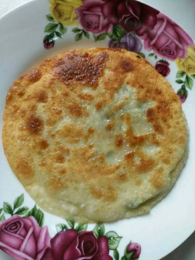 千层肉饼,烙好以后切成小块,外面酥的,里面是肉的香味!