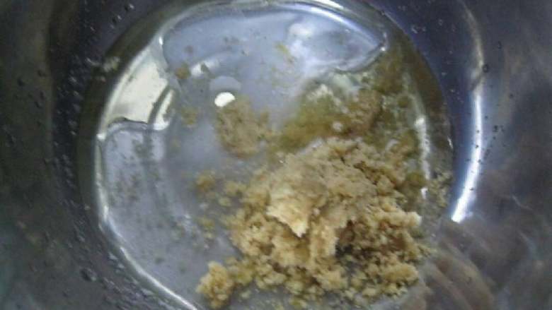 香蕉味酥。,3.再倒入香蕉粉搅拌均匀。
