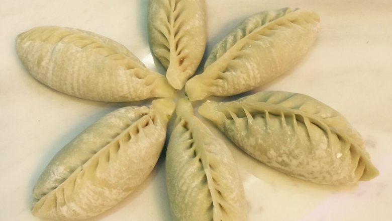 芹菜肉饺，鸡蛋韭菜饺，爽口好吃