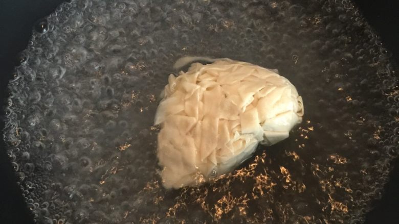 葱油面片,用煮开水后再放面片,还是无需解冻。