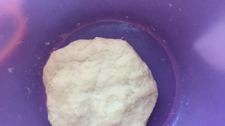 手工鸭蛋面条,和匀醒半小时,加油,再醒半小时