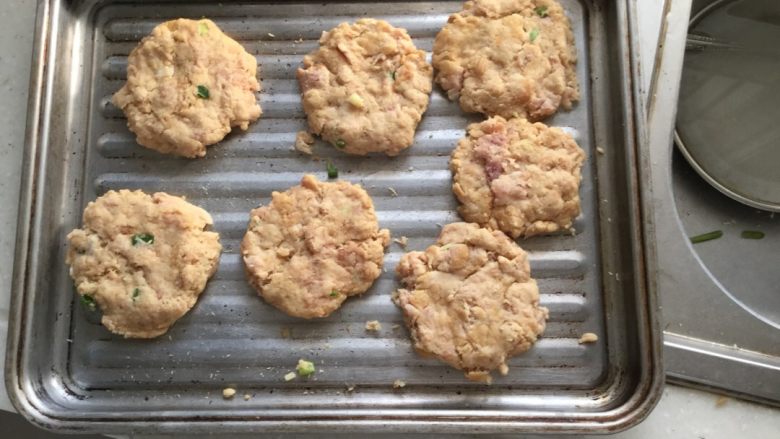家常肉饼,揉成肉饼状